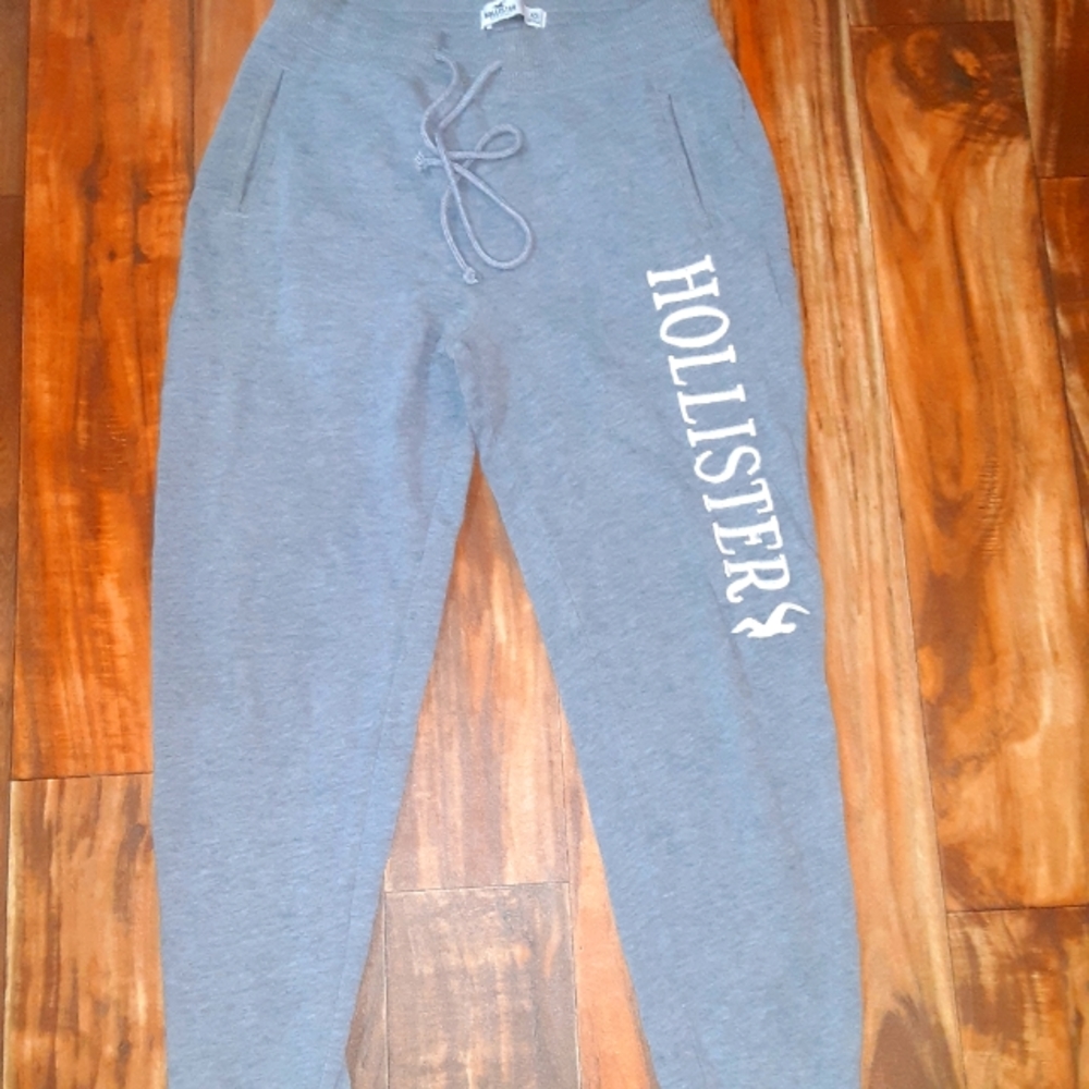 Hollister sweat pants.  Size XS